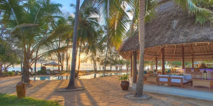 Letecky na Zanzibar: 5* hotel Bluebay Beach Resort přímo u pláže, all inclusive, bazén