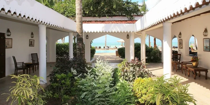 Letecky Zanzibar: let dreamlinerem, hotel Sultan Sands Island Resort**** s all inclusive, bazén i pláž