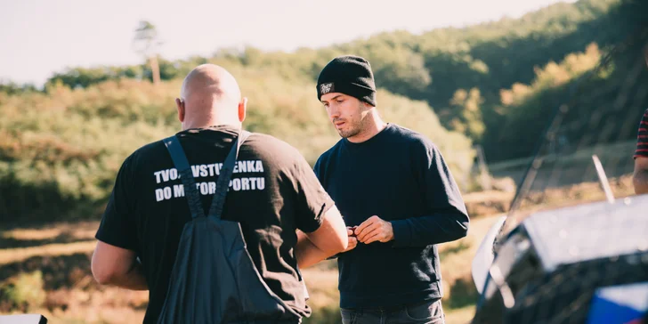 Jízda ve speciální závodní buggy Kartcross na 4 tratích po celé ČR i s certifikátem, záznamem a občerstvením