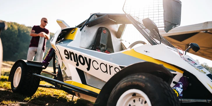 Jízda ve speciální závodní buggy Kartcross na 4 tratích po celé ČR i s certifikátem, záznamem a občerstvením