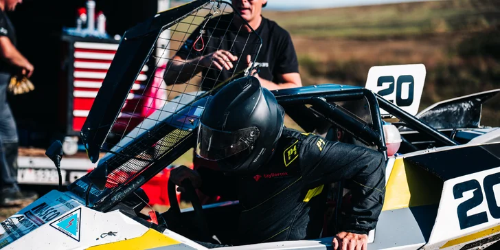 Jízda ve speciální závodní buggy Kartcross na 4 tratích po celé ČR i s certifikátem, záznamem a občerstvením