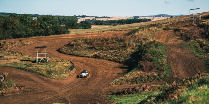 Jízda ve speciální závodní buggy Kartcross na 4 tratích po celé ČR i s certifikátem, záznamem a občerstvením