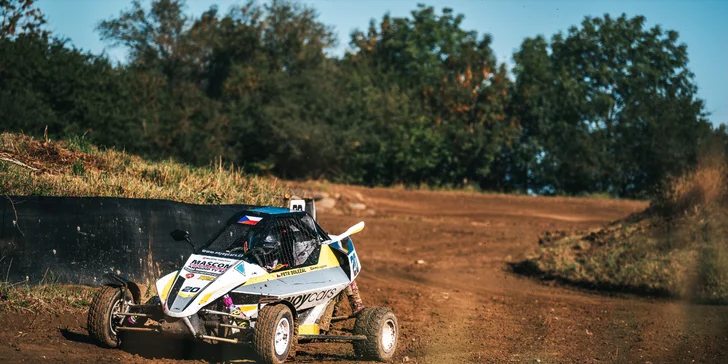 Jízda ve speciální závodní buggy Kartcross na 4 tratích po celé ČR i s certifikátem, záznamem a občerstvením