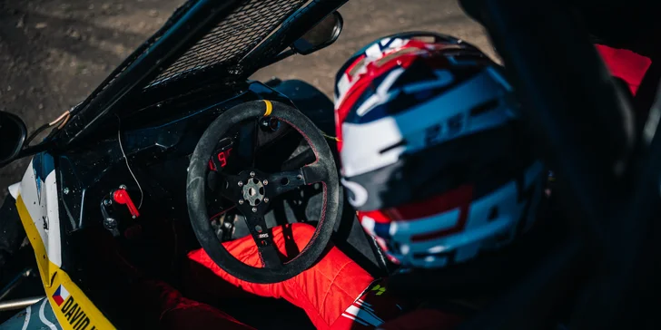 Jízda ve speciální závodní buggy Kartcross na 4 tratích po celé ČR i s certifikátem, záznamem a občerstvením