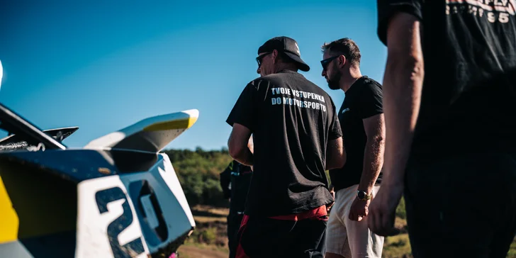 Jízda ve speciální závodní buggy Kartcross na 4 tratích po celé ČR i s certifikátem, záznamem a občerstvením