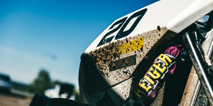 Jízda ve speciální závodní buggy Kartcross na 4 tratích po celé ČR i s certifikátem, záznamem a občerstvením