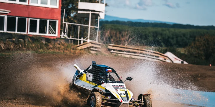 Jízda ve speciální závodní buggy Kartcross na 4 tratích po celé ČR i s certifikátem, záznamem a občerstvením