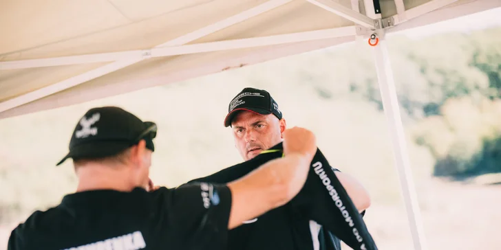 Jízda ve speciální závodní buggy Kartcross na 4 tratích po celé ČR i s certifikátem, záznamem a občerstvením