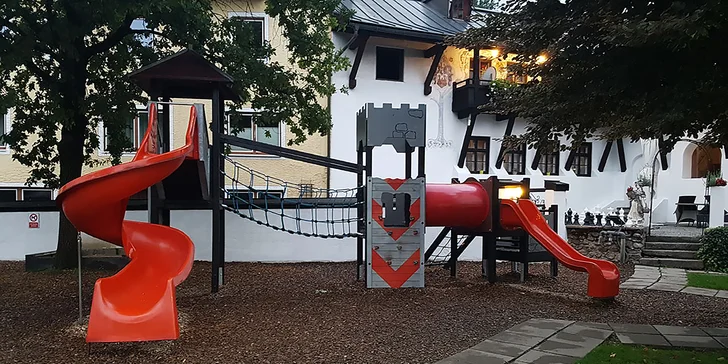 Na lyže do Fieberbrunnu: zámecký family hotel s neomezeným wellness a polopenzí, first minute sleva