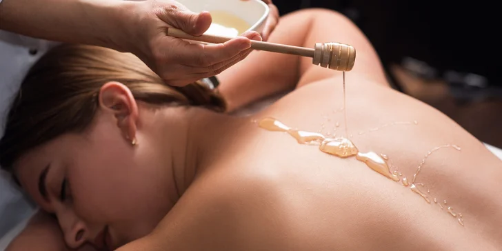 Medová masáž pro zklidnění pokožky a pročištění těla