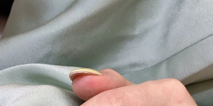 Manikúra či pedikúra vč. masáže a klasického lakování nebo gel laku