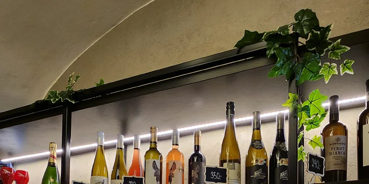 Až 1 500 Kč na vše U Zlaté hvězdy a v bistru N°4: steaky, mořské speciality, česká jídla i vinný bar