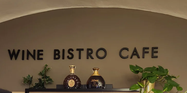 Až 1 500 Kč na vše U Zlaté hvězdy a v bistru N°4: steaky, mořské speciality, česká jídla i vinný bar