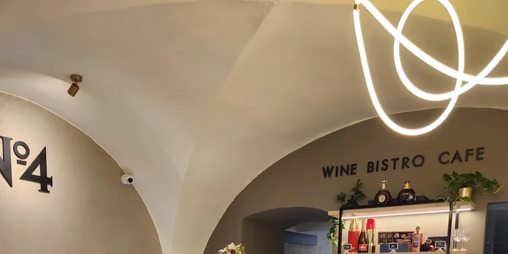 Až 1 500 Kč na vše U Zlaté hvězdy a v bistru N°4: steaky, mořské speciality, česká jídla i vinný bar