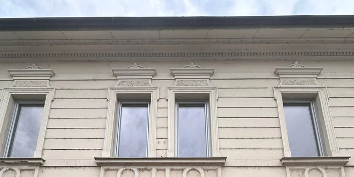Šetrná depilace teplým voskem pro ženy i muže: podpaží, nohy i intimní partie