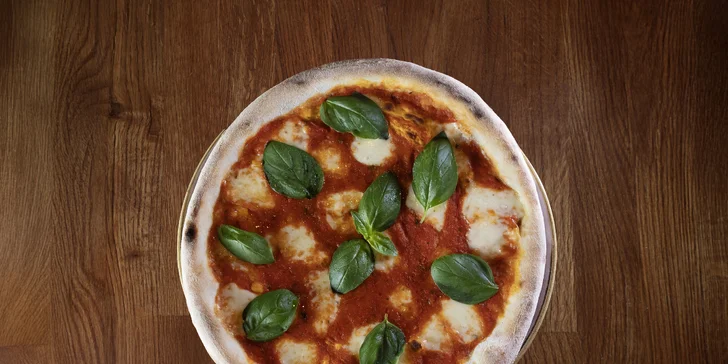 Se sýrem, šunkou i lososem: italská pizza a koktejl dle výběru pro 1 osobu