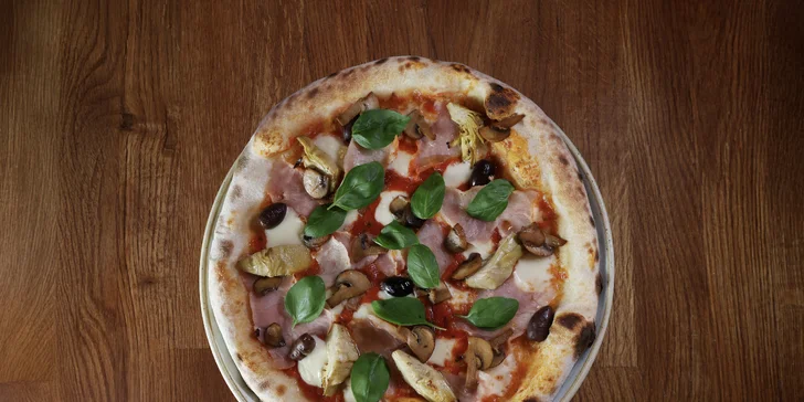 Se sýrem, šunkou i lososem: italská pizza a koktejl dle výběru pro 1 osobu