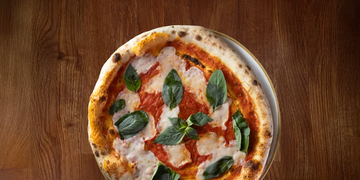 Se sýrem, šunkou i lososem: italská pizza a koktejl dle výběru pro 1 osobu