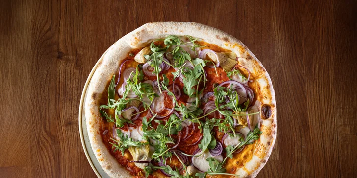 Se sýrem, šunkou i lososem: italská pizza a koktejl dle výběru pro 1 osobu