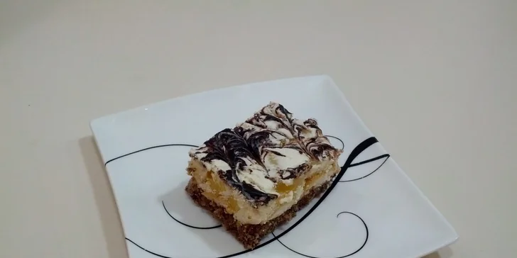 Dva domácí zákusky a dvě kávy nebo posezení u čaje