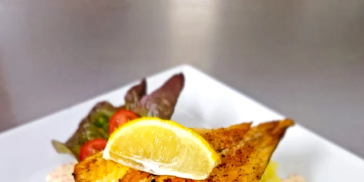 Až 1 500 Kč na vše U Zlaté hvězdy a v bistru N°4: steaky, mořské speciality, česká jídla i vinný bar