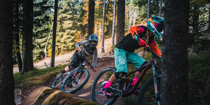 Tříhodinový kurz horského sjezdu na kole v Bikeparku Špičák pro děti i dospělé