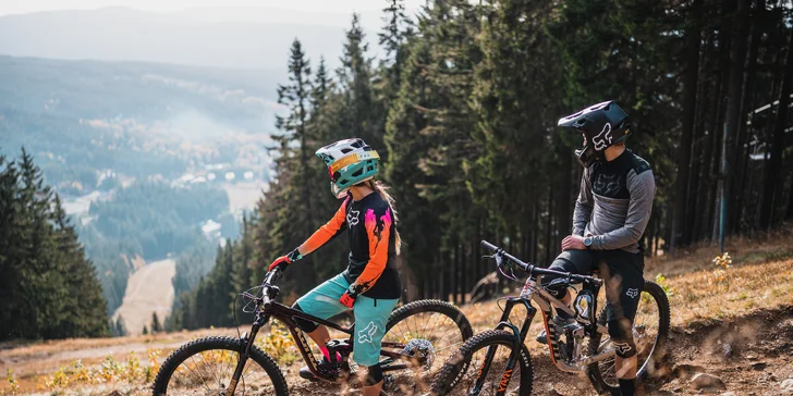 Tříhodinový kurz horského sjezdu na kole v Bikeparku Špičák pro děti i dospělé