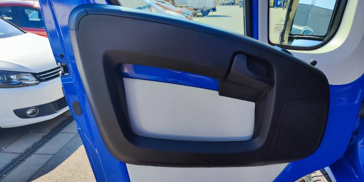 Čištění interiéru nebo exteriéru auta či kompletní servis, možnost vyzvednutí v Ostravě