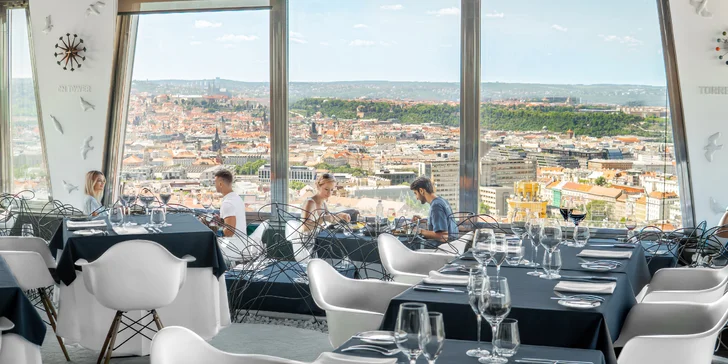 Luxusní 5chodové menu v Žižkovské věži: foie gras, losos, vepřový bok, cheesecake a signature koktejly
