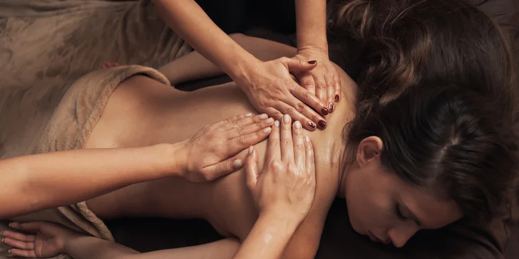 Královská relaxační masáž 4 rukou – 60minutová celotělová masáž vč. obličeje i šálek lahodného nápoje