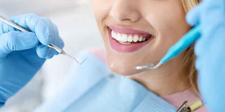 Dentální hygiena pro dospělé: odstranění zubního kamene, air-flow i depurace