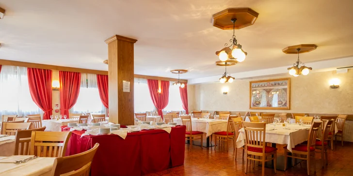 Pobyt v srdci Dolomit: hotel s polopenzí a karta výhod se skibusem zdarma