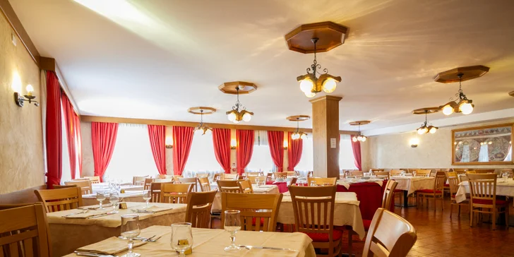 Pobyt v srdci Dolomit: hotel s polopenzí a karta výhod se skibusem zdarma