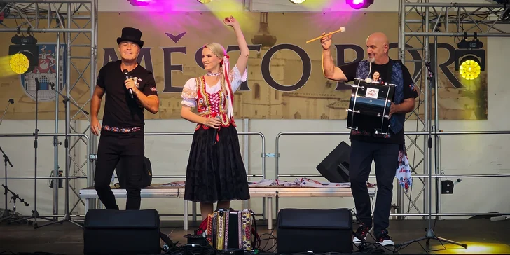 Hudba, humor a soutěž v plastic driftu: Petr Šiška & Vlasta Mudríková v Ostravě