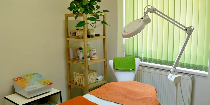 Obnovující, hydratační či regenerační ošetření pleti s regenerační maskou
