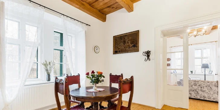 Historická vila v areálu zámku Svatý Anton: 3 apartmány s krásnou anglickou zahradou