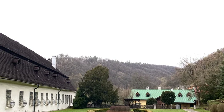 Historická vila v areálu zámku Svatý Anton: 3 apartmány s krásnou anglickou zahradou