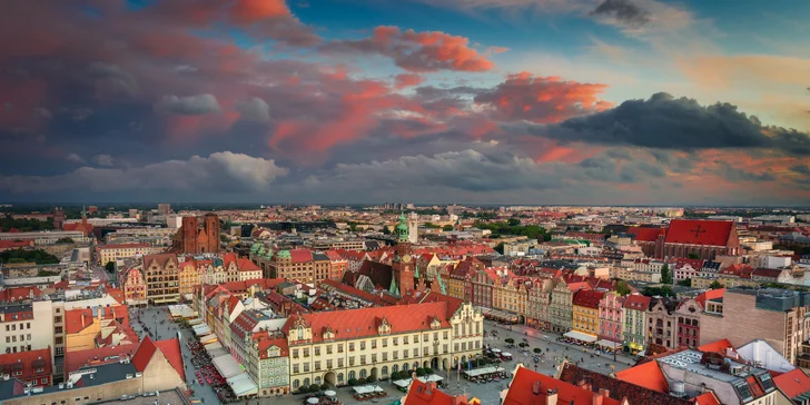 Poznejte Vratislav: hotel v centru města, vč. snídaně, fitness a vstupenek do Krupa Art Foundation, 600 m od náměstí Rynek