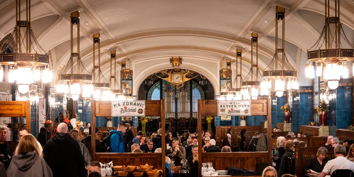 Česká klasika v Obecním domě na náměstí Republiky: tatarák či guláš z hovězího i pivo