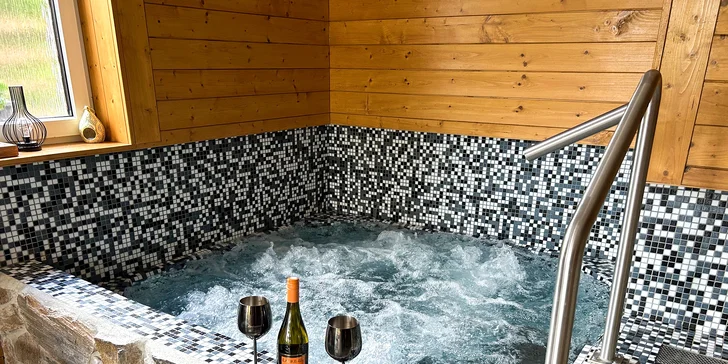 Relax v Podkrkonoší: privátní wellness pro 2 osoby až na 180 minut, sauna, vířivka, občerstvení