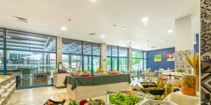 All inclusive dovolená v Bulharsku: apartmány pro páry i rodiny, bazén, animace i děti zdarma