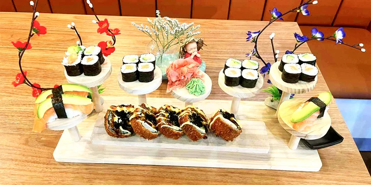 24 kousků sushi v srdci Hradce Králové: maki, nigiri i smažené rolky