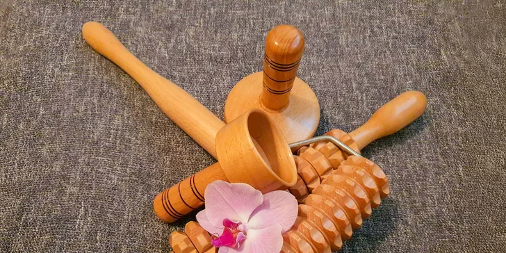 Formování postavy a relax: maderoterapie celého těla, ošetření na 60 až 90 minut