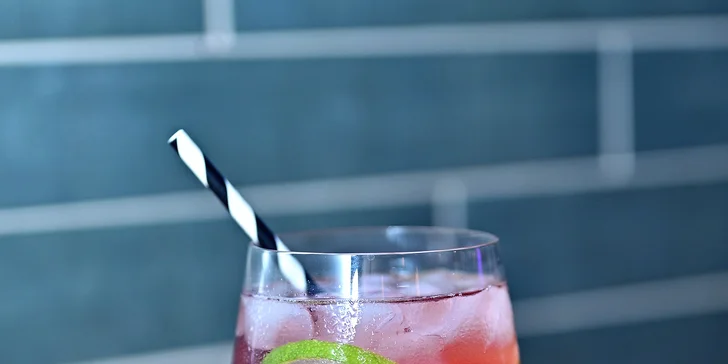 Kavárna Lapin Cherry: 1, 2 nebo 4 míchané alkoholické drinky v srdci Karlína
