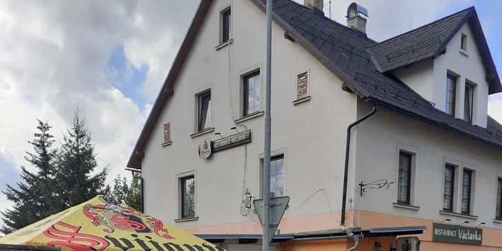 Jedna nebo dvě pizzy o průměru 32 cm podle výběru ze 13 druhů