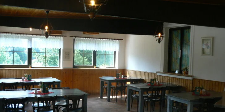 Jedna nebo dvě pizzy o průměru 32 cm podle výběru ze 13 druhů