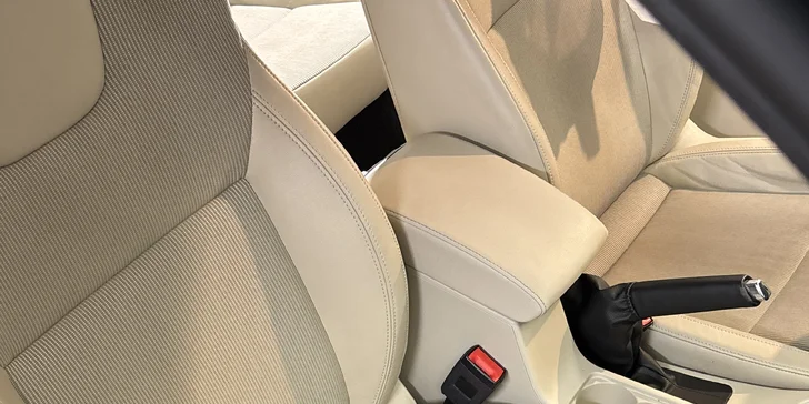 Auto jako ze škatulky: mokré čištění interiéru auta, pokročilá i kompletní péče