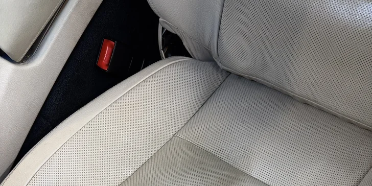 Auto jako ze škatulky: mokré čištění interiéru auta, pokročilá i kompletní péče