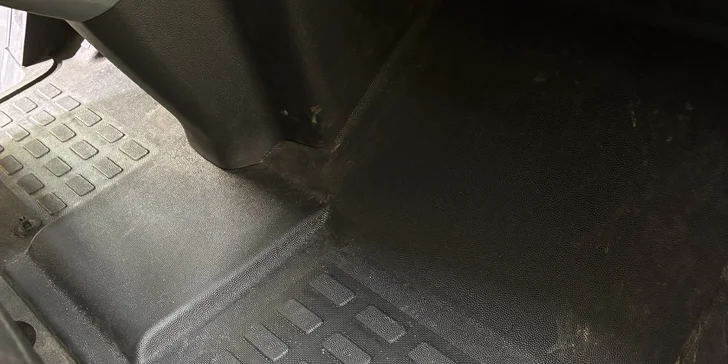 Auto jako ze škatulky: mokré čištění interiéru auta, pokročilá i kompletní péče
