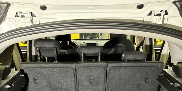 Auto jako ze škatulky: mokré čištění interiéru auta, pokročilá i kompletní péče
